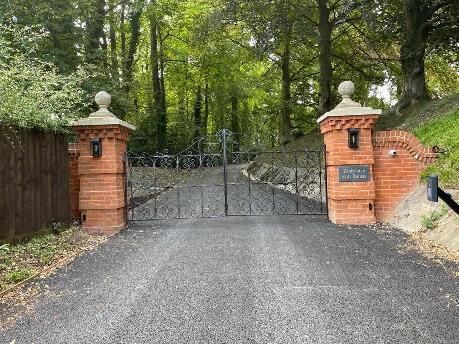 The Old Stables Villa Salisbury Buitenkant foto